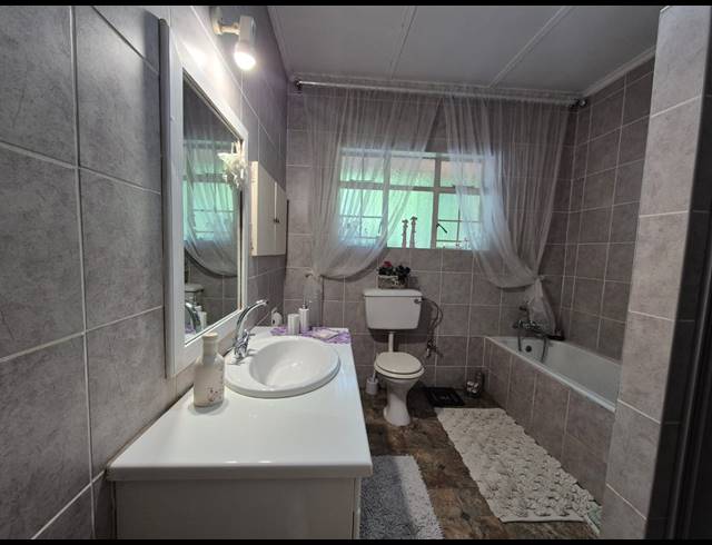 6 BEDROOM HOUSE FOR SALE IN THREE RIVERS